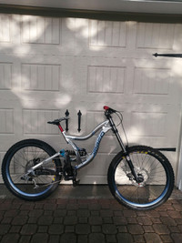 Norco Team DH Bike - Great parts on this - Lots of upgrades