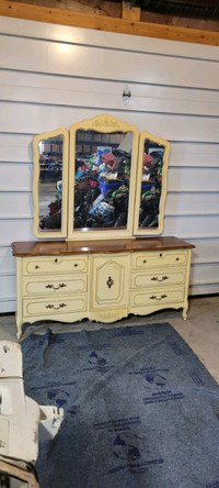 Vintage French provincial dresser 