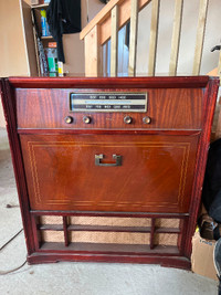 Antique radio/record player