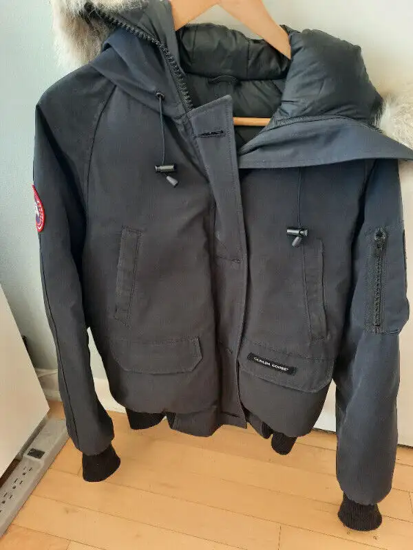 Canada Goose Coat in Women's - Tops & Outerwear in City of Toronto - Image 2
