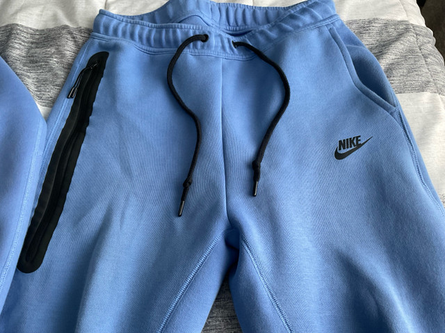 Nike tech fleece blue (coloris rare baby blue) dans Hommes  à Ouest de l’Île - Image 2