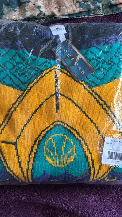 Aquaman Xmas jumper official size medium, View more