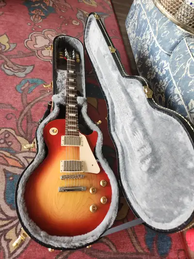 Gibson Les Paul Tribute 2022, View more