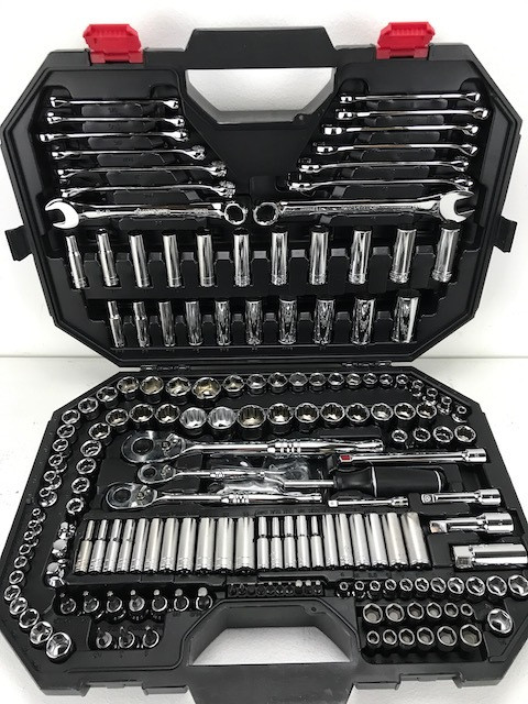 Husky Mechanic Tool Set (194-Piece) in Hand Tools in Hamilton - Image 3