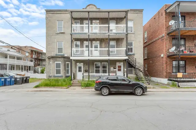 Appartemement 5 1/2 Rénové in Long Term Rentals in Trois-Rivières - Image 9