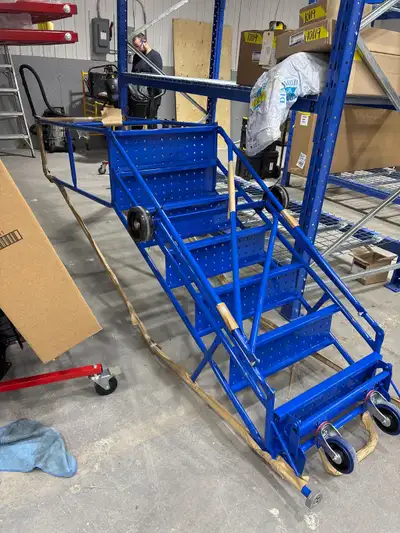 Echelle roulante 6 marches neuve, View more