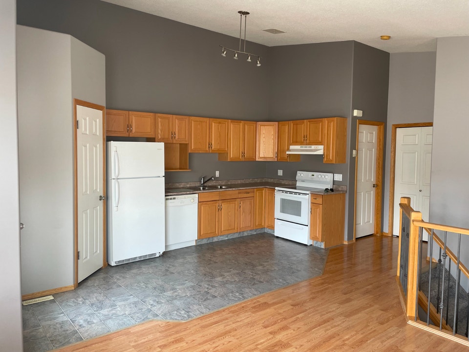 For Rent Nov 1. $1200. 2 Bed, 1.5 Bath Saamis Heights 4plex 3