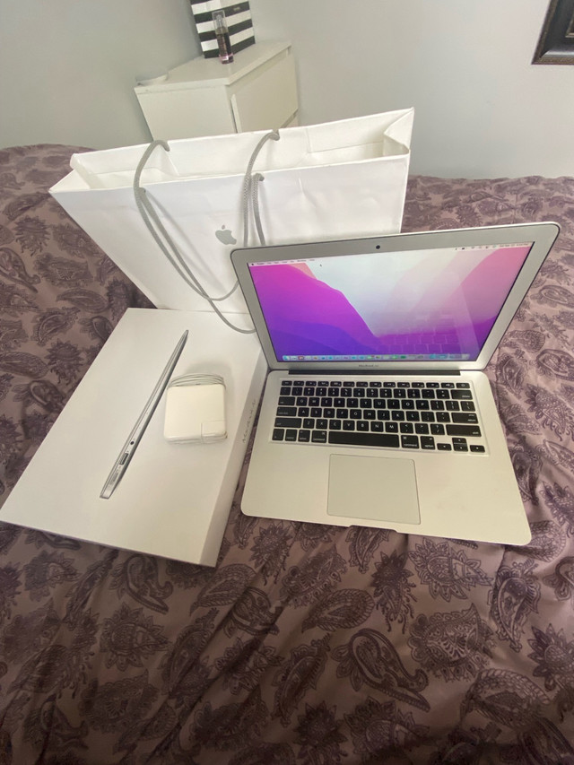 macbook air  in Laptops in Winnipeg