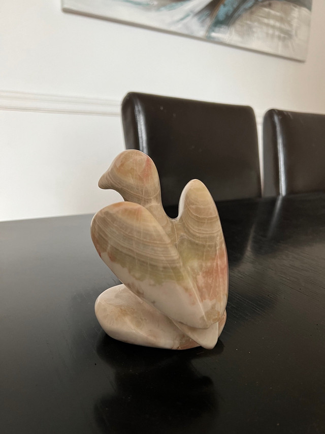 Sculpture d’oiseau en onyx - Création Denis Nicolas 1997 dans Art et objets de collection  à Longueuil/Rive Sud - Image 3