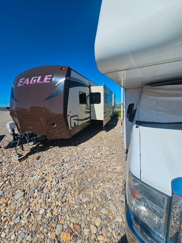 2014 Jayco Eagle 314 BDS  Travel Trailer $24,900 in Travel Trailers & Campers in Calgary - Image 2