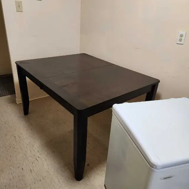 Kitchen Table Set + Bench + 4 Chairs in Dining Tables & Sets in Markham / York Region - Image 3