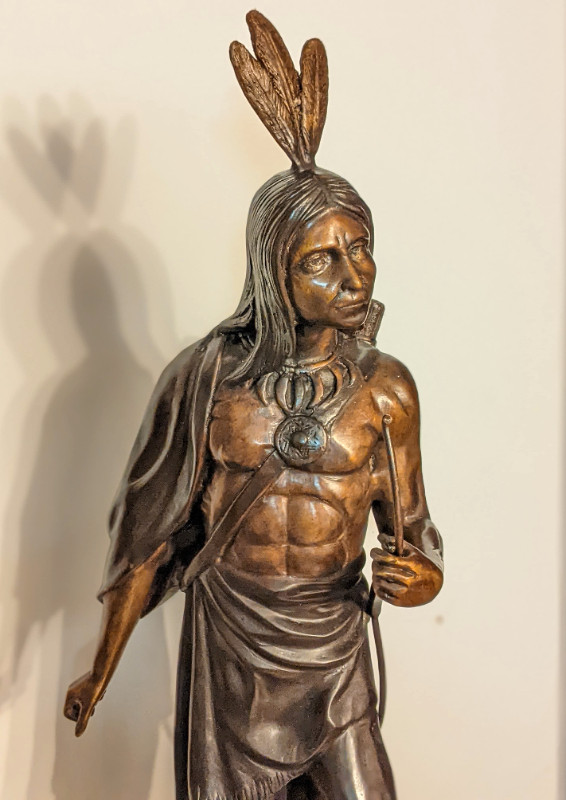 SCULPTURE d'un INDIEN en BRONZE de CHARLES MARION RUSSELL, H-33' dans Art et objets de collection  à Lévis - Image 2