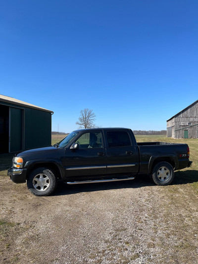 2004 GMC Sierra SLE 4WD Crew Cab