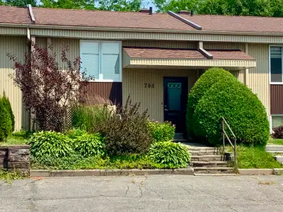 Maison de Ville (en rangée) a vendre Sainte-Marie Beauce, QC. 706 rue de la Gorgendiere Ste-Marie G6...