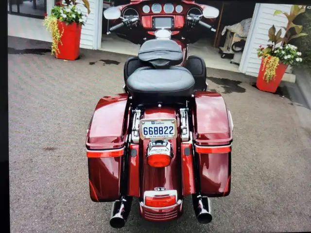 Harley Davidson Electra Glide Limited 2016 in Touring in Shawinigan - Image 10