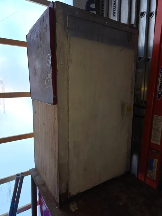 4 Steel Drawers Wood Bench Tool Cabinet With Lock And Key in Tool Storage & Benches in Windsor Region - Image 7