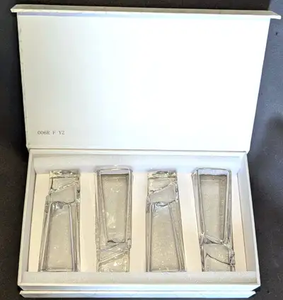 NEW Box Set of 4 JoyJolt Carre Heavy Square 1.8 oz. Shot Glasses, View more