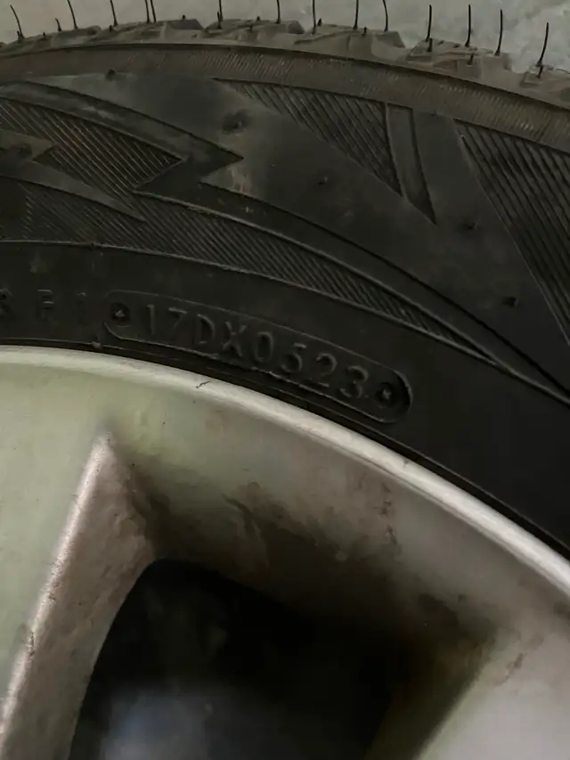4 Pneus hiver presque neuf mags Lexus Toyota in Tires & Rims in City of Montréal - Image 11
