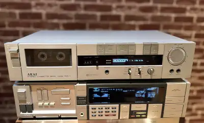 Akai AA-R42 Stereo Receiver & Akai HX-1 cassette deck, View more