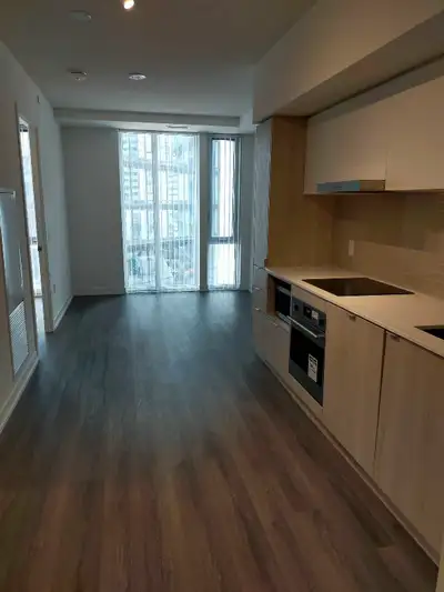 Downtown 1 + den @ Sugar Wharf