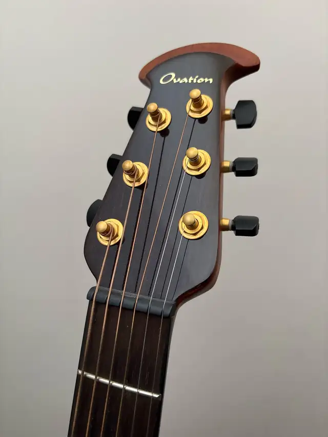 Ovation Celebrity CS24P Electroacoustic Guitar in Guitars in Markham / York Region - Image 3