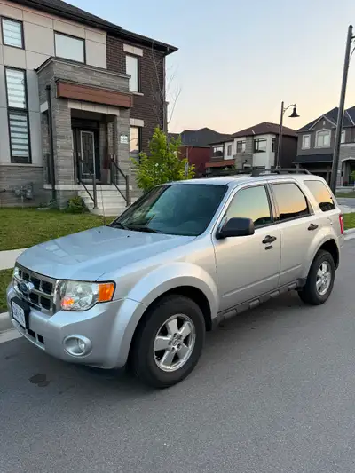 *MESSAGE OR CALL MY PHONE NUMBER* Selling my 2011 Ford Escape with 240,000kms. Top Package, v6, leat...