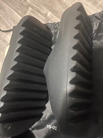 YEEZY SLIDES 7 MENS, View more