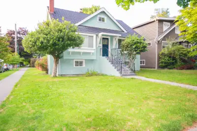 Fully furnished separated spacious bedroom available for rent in prime Kitsilano location 2 blocks t...
