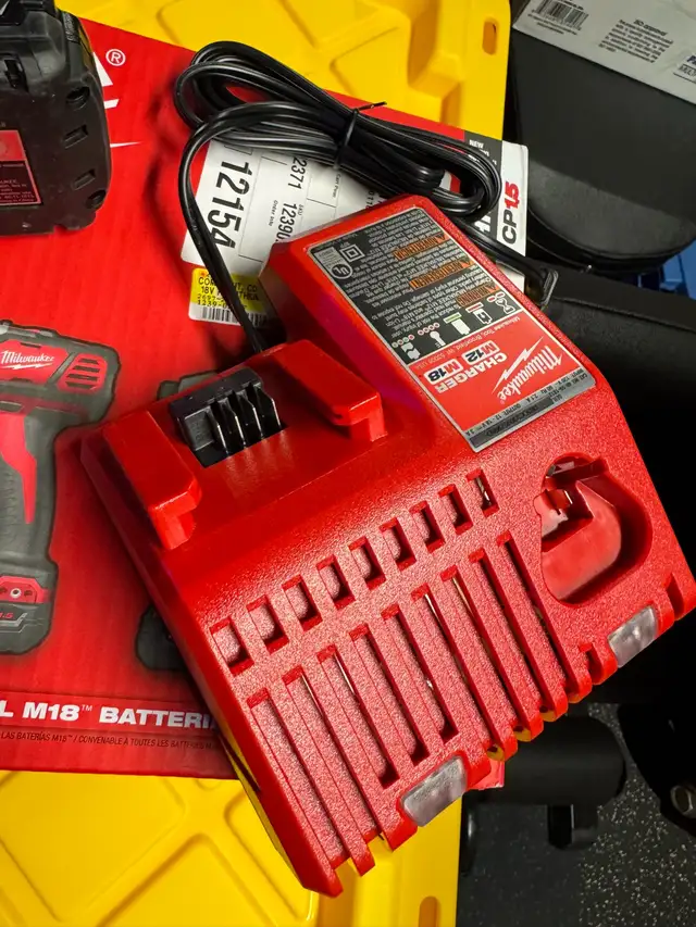 Milwaukee -hammer drill with charger and battery  in Power Tools in Markham / York Region - Image 4