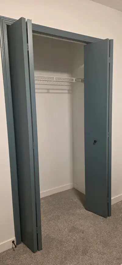 1 private bedroom available now for vegetarian girl. Upper floor. Near gurudwara, fruiticana, banks,...