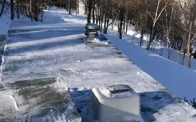 DÉNEIGEMENT DÉGLAÇAGE TOITURE GOUTTIÈRE RÉPARATION FUITE EAUX dans Déneigement et entretien de propriétés dans Laval/Rive Nord - Image 5