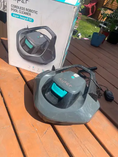 Cordless Robotic Pool Cleaner Seagull SE, View more