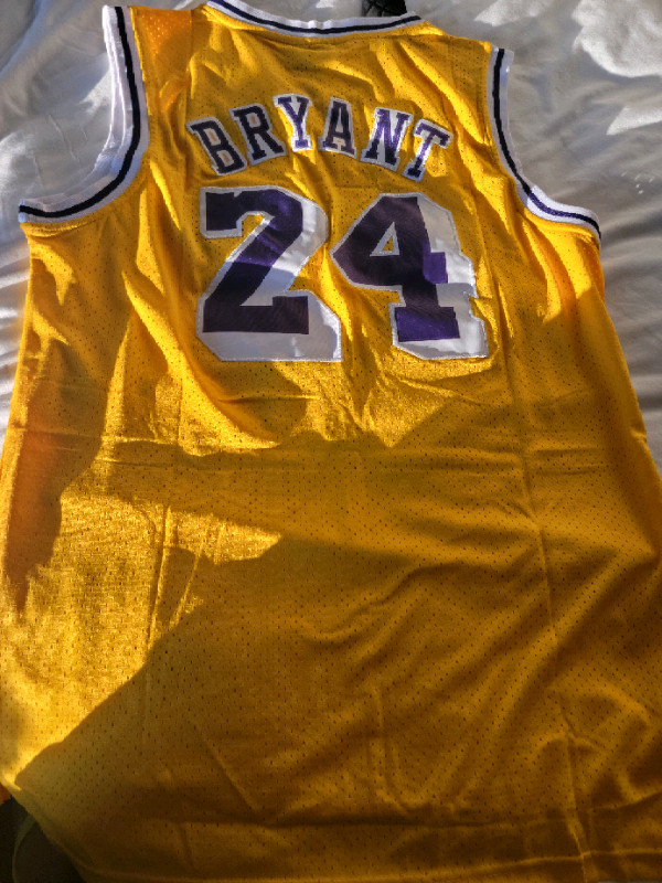 New basketball jersey in Arts & Collectibles in Sudbury - Image 3