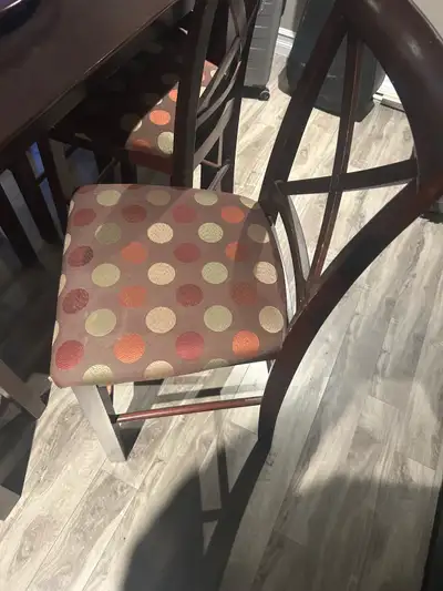 6chairrs. Table.