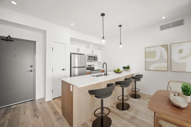 LUXURY 2 Bed 2 Bath Apartment! With Fitness Centre!