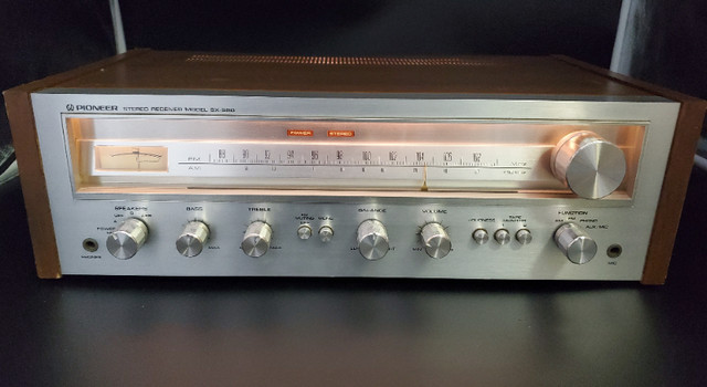 VINTAGE PIONEER SX-550 STEREO RECEIVER TUNER SERVICED in General Electronics in Markham / York Region