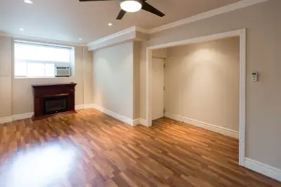 Newly renovated 1000sqt large bright 2 bedroom apt, lower ground floor level, corner unit. Utilities...
