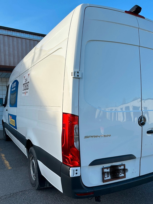  Mercedes-Benz sprinter in Cars & Trucks in Markham / York Region - Image 4