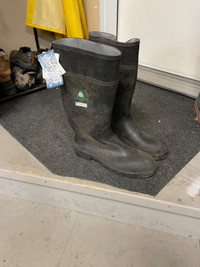 Steel toe rubber boots. New with tags. CSA approved 