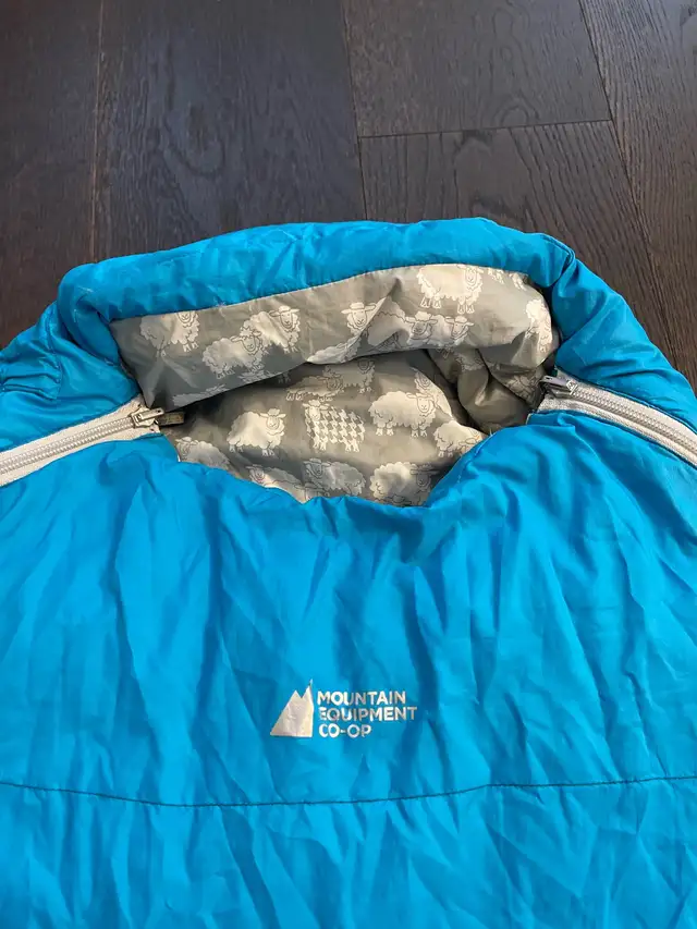 MEC Youth Sleeping bag Explorer 0 Celsius in Fishing, Camping & Outdoors in Calgary - Image 3