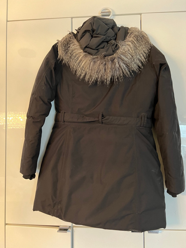 Women’s north face jacket  in Women's - Tops & Outerwear in Saskatoon - Image 4