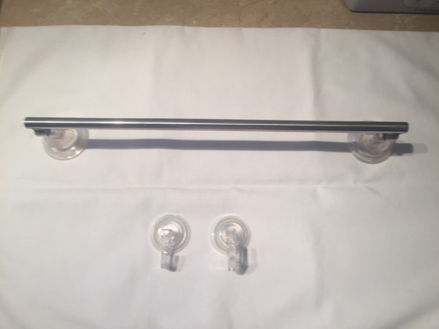 Suction Cup Towel Bar & Two Hooks in Bathwares in Calgary - Image 4