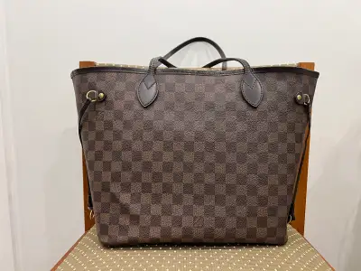 Louis Vuitton Neverfull MM, View more