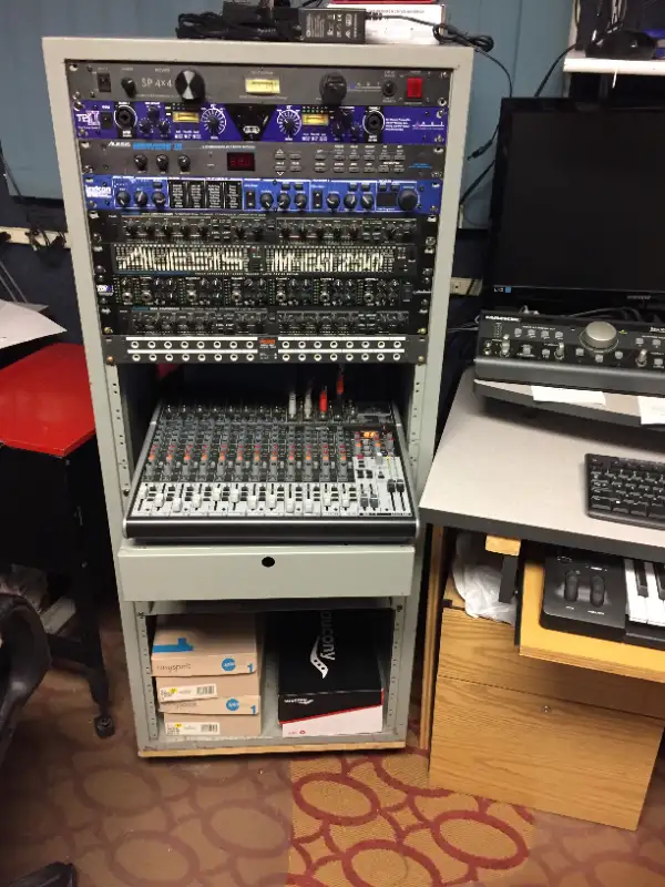 EQUIPMENT  RACK in Pro Audio & Recording Equipment in Winnipeg - Image 2