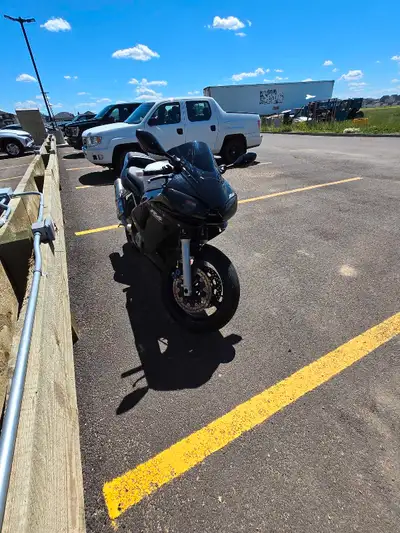 2000 yamaha r6. Runs great, lots of power, new front, rear sprockets and a new chain. New plastics $...