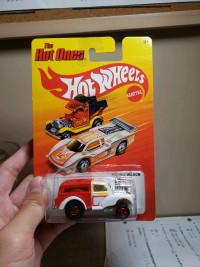 2012 Hot wheels Hot Ones Morris Wagon red/white