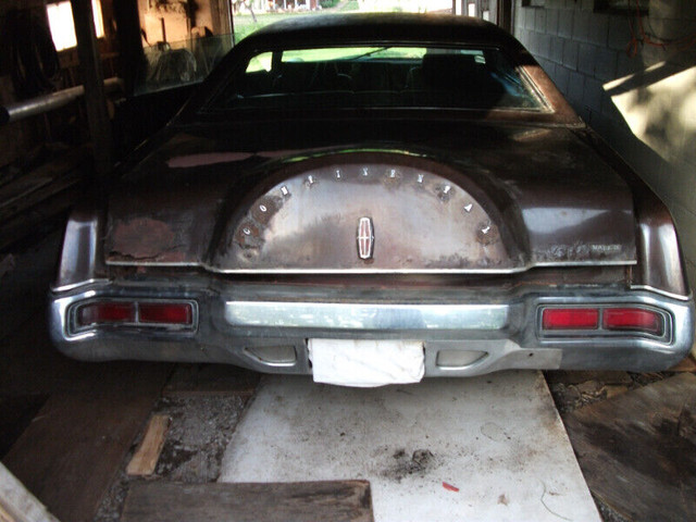 RARE-1972 LINCOLN MARK IV- SELLING WHOLE CAR FOR PARTS in Classic Cars in Oshawa / Durham Region - Image 3