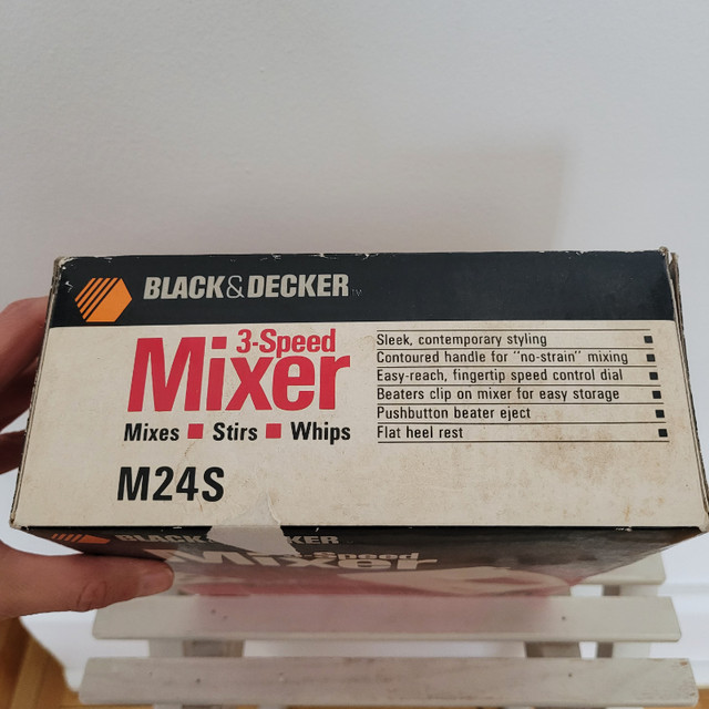 NEVER OPENED 1986 Black & Decker 3-Speed Mixer (H3Z) dans Robots culinaires et mélangeurs  à Ville de Montréal - Image 2
