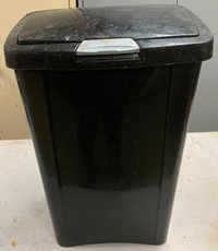 Sterilite # 1045 Black Garbage Can With Lid (13 gallon – 49 litr