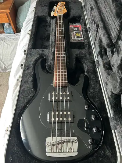 Musicman Stingray 5 HH, View more